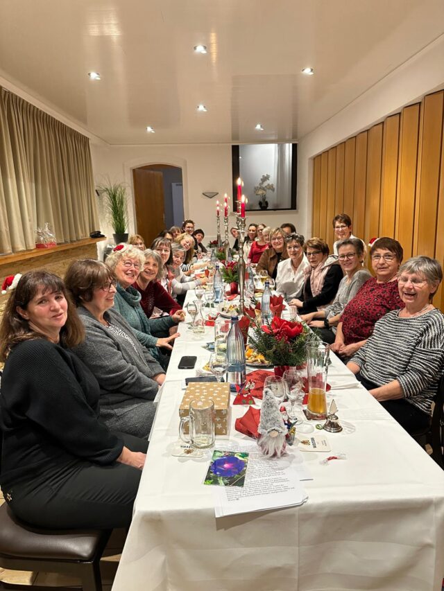 Weihnachtliche Stimmung bei den „Montagsfrauen“